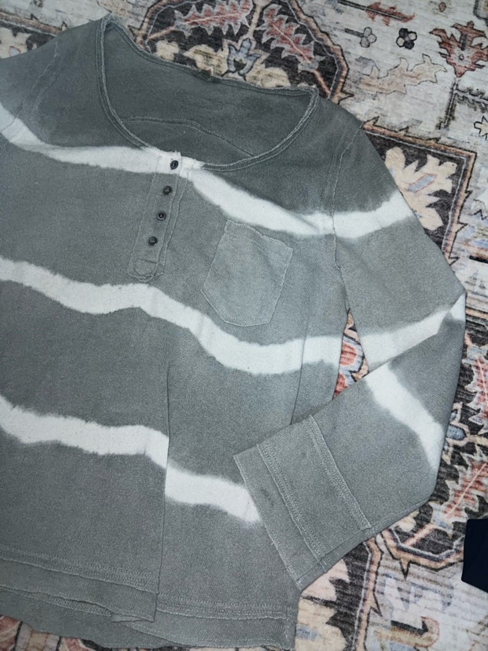 POL Women's Gray and White Striped Scoop Neck Sweater